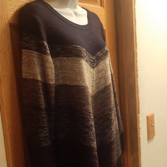 Lightweight Blue and Gray Sweater - Picture 5 of 6